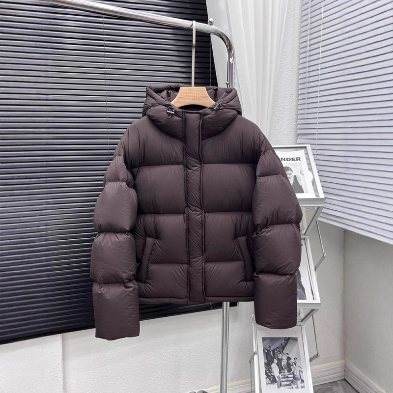 Down jakna, kratki korejski stil, stojeći ovratnik, punjenje od bijelog pačjeg perja (>91%), sadržaj kašmira 61–65%, materijal od poliester, duljina 50–65 cm