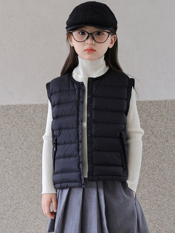 Dječja down vesta, lagana, bez rukava, bez kapuljače, punjenje od bijelog patka perja 91–94%, vanjski materijal i podstava 100% poliester, tanak