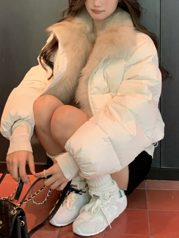 Ženska kratka jakna od perja s ovratnikom od lisice, Slim Fit, punjenje od bijelog patosovog perja 51–55%, Zima 2025, japansko-korejski ležerni stil