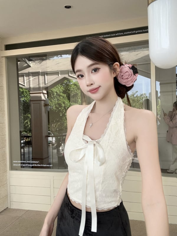 Čipkový cami top s halterneck výstrihom, bez ramien, s výstelkou na prsiach, nylon-elastán materiál, štíhly strih, krátka dĺžka