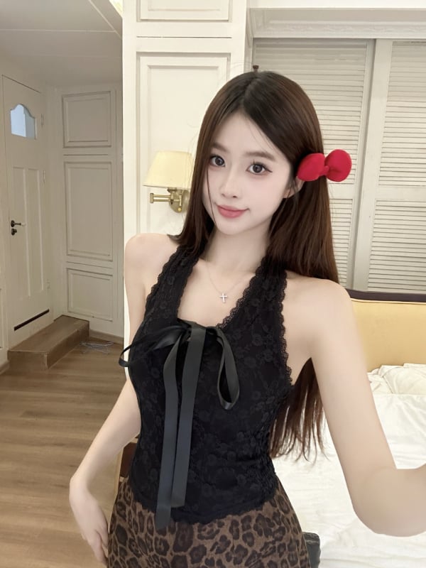 Čipkový cami top s halterneck výstrihom, bez ramien, s výstelkou na prsiach, nylon-elastán materiál, štíhly strih, krátka dĺžka