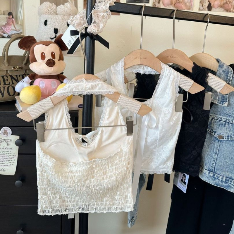 Čipkový cami top s halterneck výstrihom, bez ramien, s výstelkou na prsiach, nylon-elastán materiál, štíhly strih, krátka dĺžka