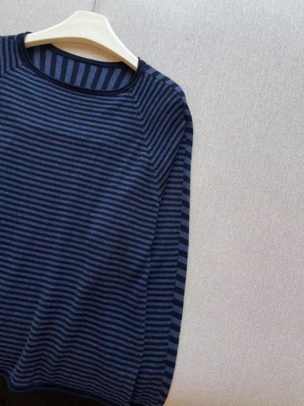 Pleteni džemper s kapuljačom od kašmira i vune, prugasti uzorak, opušten kroj, dugi rukav, okrugli izrez