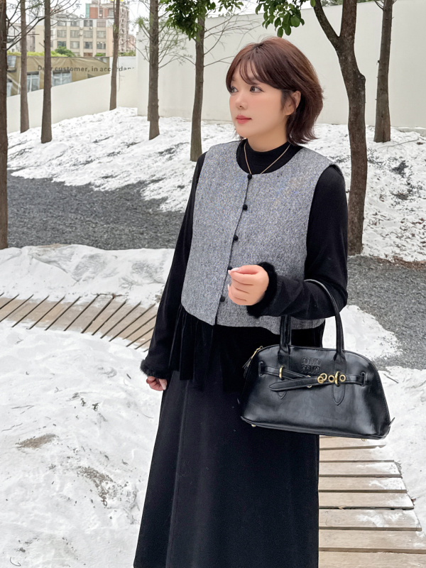 Be rankovių liemenė su aksomo patchworku ir apvaliu kaklu, žiema 2025, 95% poliesteris