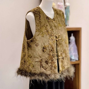 Vesta z Chenille s elastanom, polo golier, regulárny strih, štýl Royal Sister, jar 2025 vydanie