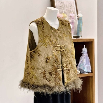 Vesta z Chenille s elastanom, polo golier, regulárny strih, štýl Royal Sister, jar 2025 vydanie