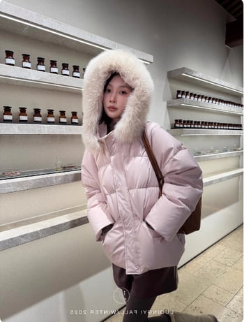 Dámska bunda s kapucňou z kačacieho pádu, obsah pádu 91–95%, polyesterová tkanina