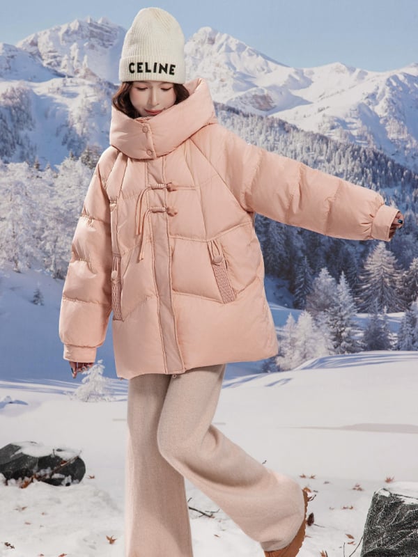 Ženska down jakna s kapuljom, slobodan kroj, srednja duljina, 201–300 g punjenja perjem, 91–95% udjela perja, poliester tkanina