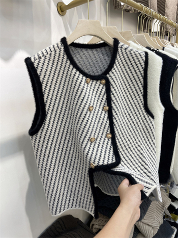 Ženski pleteni vest-kardigan s houndstooth uzorkom, viskozno vlakno, slobodan kroj, okrugli izrez, jednodjelno kopčanje, dužina 50–65 cm