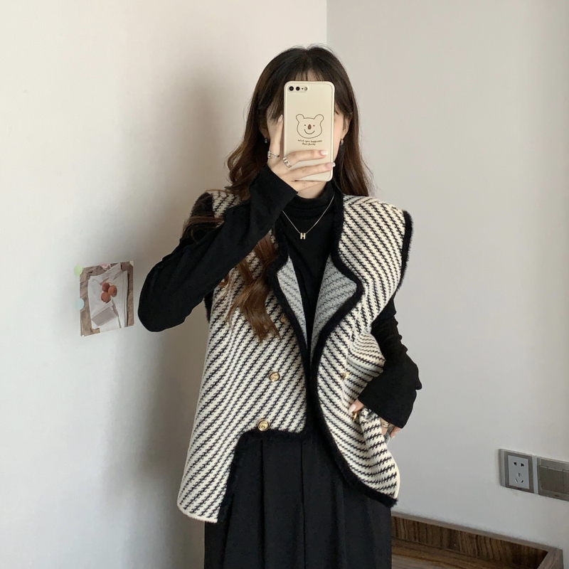 Ženski pleteni vest-kardigan s houndstooth uzorkom, viskozno vlakno, slobodan kroj, okrugli izrez, jednodjelno kopčanje, dužina 50–65 cm