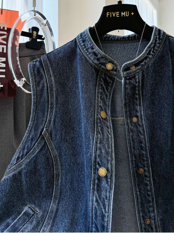 Ženski poliester bez rukava, okrugli ovratnik, duljina 50–65 cm, zatvaranje kopčama, vintage stil