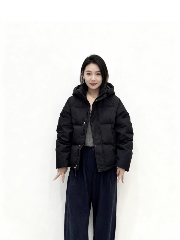 Γυναικείο κοντό μπουφάν με λευκό Down, περιεκτικότητα πούπουλου 51–55%, πλήρωση 101–200 g, εξωτερικό νάιλον, επένδυση πολυεστέρας, αποσπώμενη κουκούλα