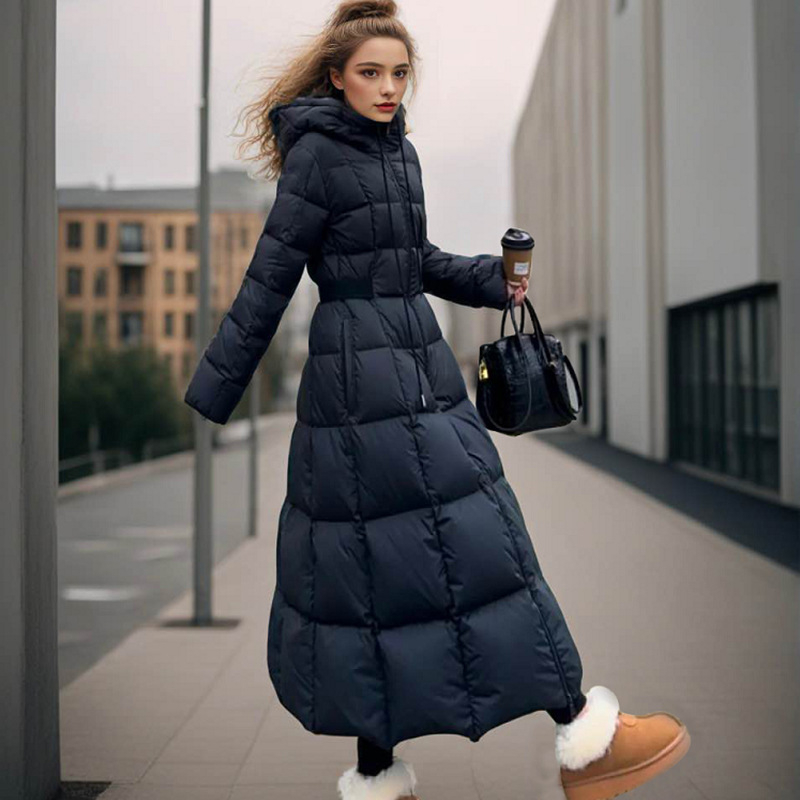 Női kapucnis pehelydzseki, hosszú fazon, kacsa tolltöltés 86-90%, karcsú szabás, cipzár