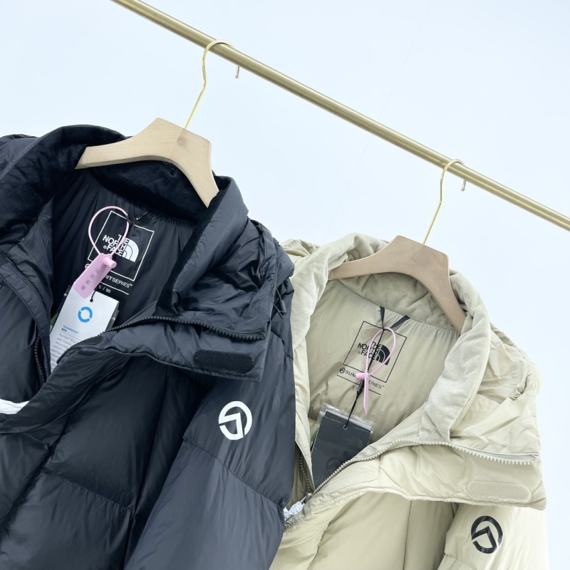 Muška kapuljača s perjem od bijele patke, vodootporna i otporna na vjetar, sadržaj perja 81–90%, debela podstava, odvojivi ovratnik, zima 2025, zaštita od ekstremne hladnoće (-30°C do -15°C)