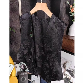 Ženski prsluk u kineskom stilu, jacquard tkanina, tradicionalno zatvaranje čvorovima, stojeći ovratnik, poliester/elastan, duljina 50–65 cm, ljeto 2023
