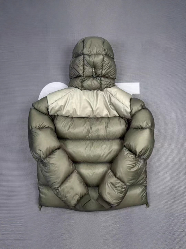 Jakna s perjem - 1000 punjenja goose down; lagana, prozračna, vodootporna, s kapuljom