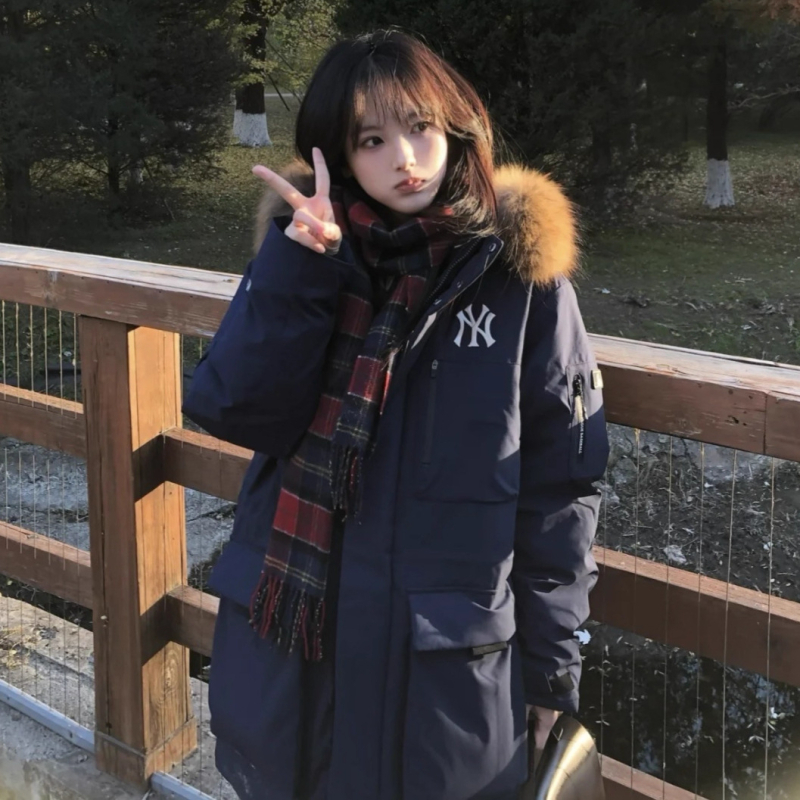 Ženska jakna srednje dužine s perjem, sadržaj perja 96% i više, punjenje >450 g, Chenille tkanina sa Spandexom