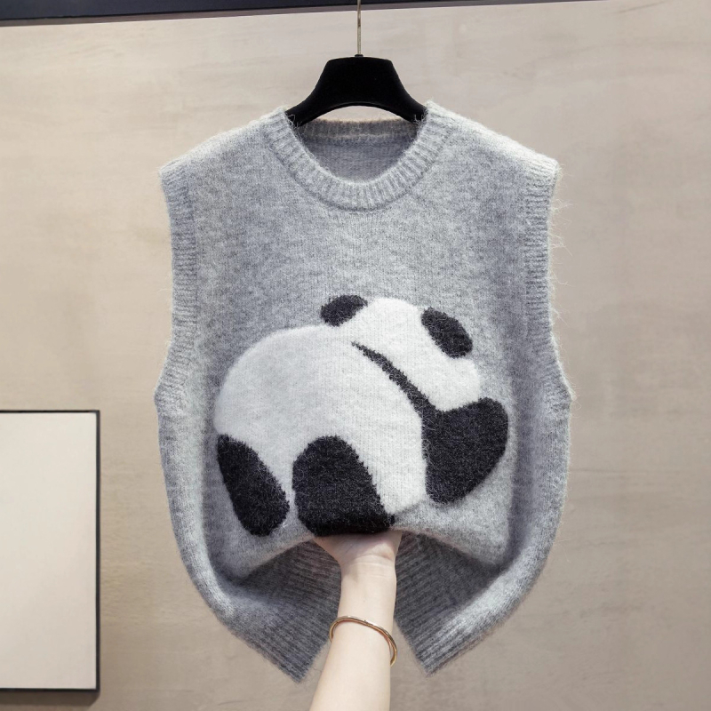 Prošireni pulover s Panda jacquardom i pliš teksturom, slobodan kroj, duljina 50–65 cm, materijal poliester i elastan, punjenje poliester-pamuk