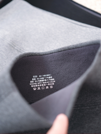 Üheks komplektiks puuvillased leggingid mikroelastsusega, 90–95% puuvill, spandeksi segu, vertikaalne triibude muster, tihe lõige keha kujundamiseks