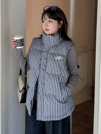 Be varrukateta vest ruudulise mustriga, stand-up krae, keskne pikkus, 95% polüester