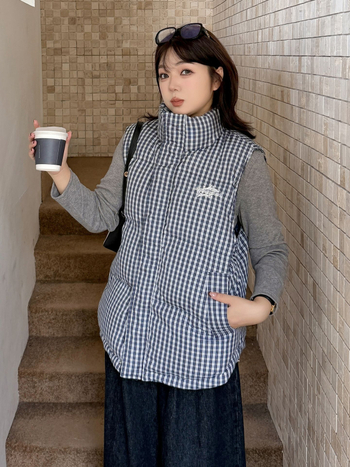 Be varrukateta vest ruudulise mustriga, stand-up krae, keskne pikkus, 95% polüester