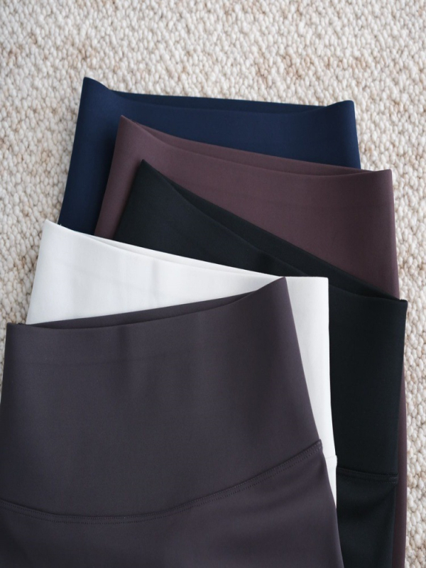 Jooga püksid harjatud pehme vormiva tekstuuriga, 95% nailon, kõrge elastsus, kitsas lõige