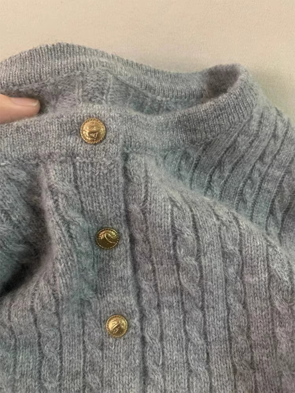 Sivi ženski kardigan od merino vune 100%, pleteni kabelni uzorak i mali zlatni gumbi, jesen zima