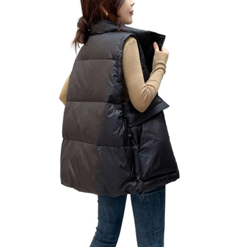 Euroopa stiilis lahtine sulevest chenille kangast, täidis valge pardi suledega (81–85%), seisev kaelus, väga lühike pikkus