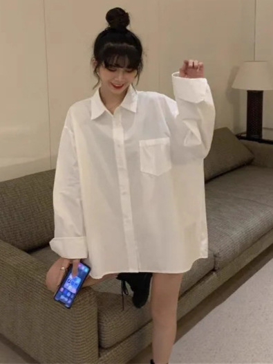 Polüesterist särk polo krae, pikkade varrukatega, vabast lõikega