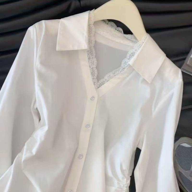 Ženska bijela bluza velikih veličina s čipkastom umetkom, francuskog stila, V-izrez, dugi rukavi, naglašava struk