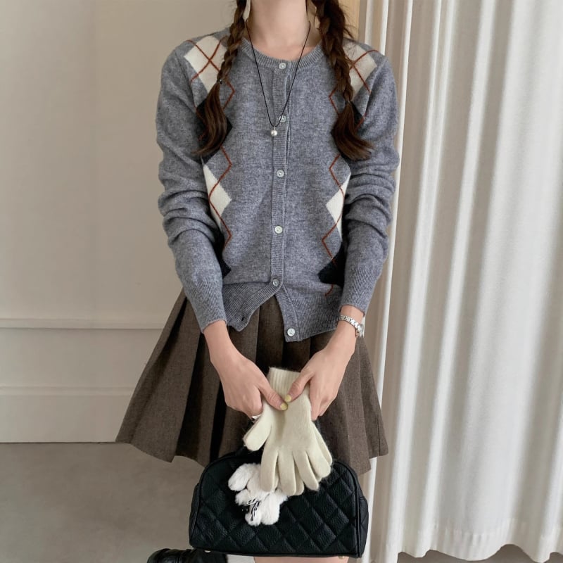 Ζακέτα από καθαρό μαλλί με intarsia διαμαντεντό μοτίβο, πλέξη jacquard, στρογγυλός λαιμός, μακριά μανίκια, στυλ κολλεγίου