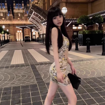 Cvjetna haljina s lančanim halterom, bez rukava, visokim strukom, krojem za bokove, poliesterski otisak, pulover zatvarač