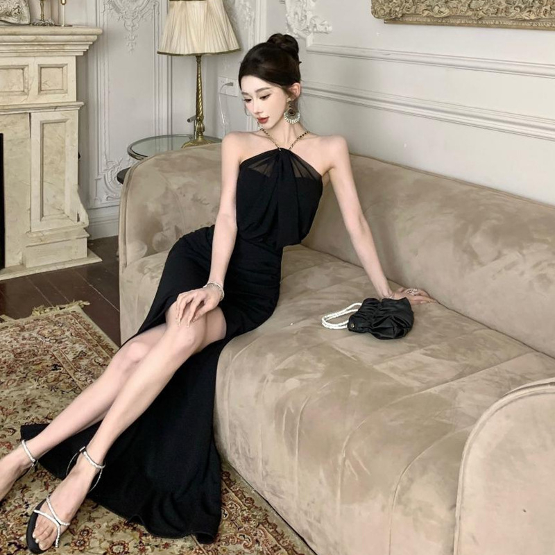 Rochie lungă cu decolteu halter, poliester stretch, talie înaltă, design pe panouri