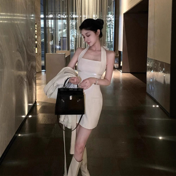 Halterneck haljina, otvorena leđa, kratka, uski bokovi, poliester materijal