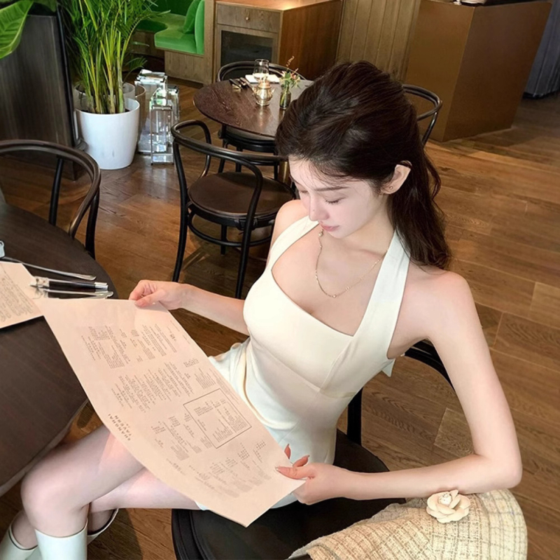 Halterneck haljina, otvorena leđa, kratka, uski bokovi, poliester materijal