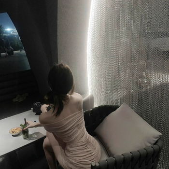 Poliester haljina s kosim ramenima, zatvarač, struk srednje visine, kratka prilagodljiva silueta