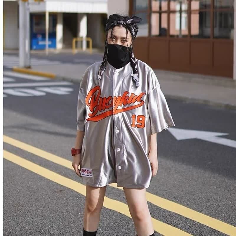 Ljetna unisex košulja s kratkim rukavima, u srebrnoj boji, širokog kroja, casual stil inspiriran fakultetom, jednobojna