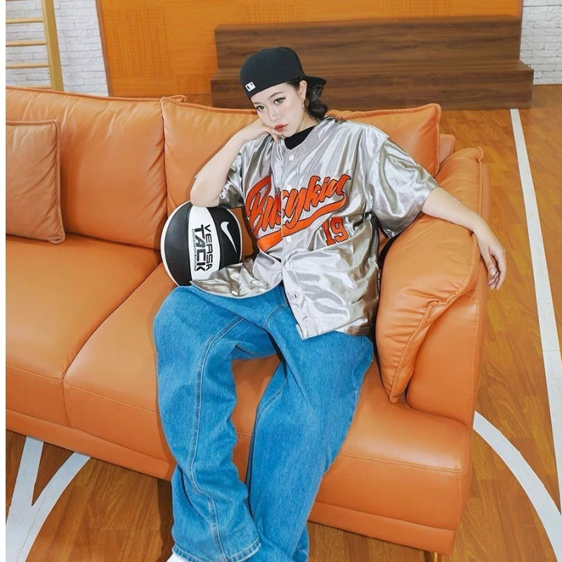 Ljetna unisex košulja s kratkim rukavima, u srebrnoj boji, širokog kroja, casual stil inspiriran fakultetom, jednobojna