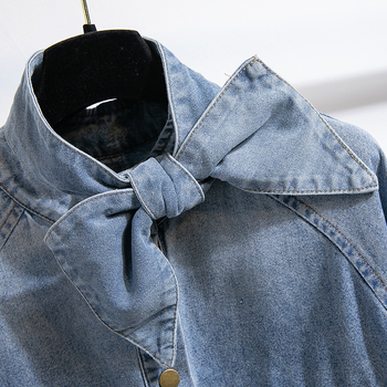 Sievietes džinsa krekli-jaka ar augstu apkakli, lampas garu piedurknēm, kabatas un zeltaini knofi, poliestera maisījums