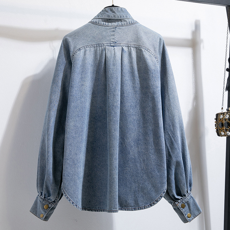 Sievietes džinsa krekli-jaka ar augstu apkakli, lampas garu piedurknēm, kabatas un zeltaini knofi, poliestera maisījums