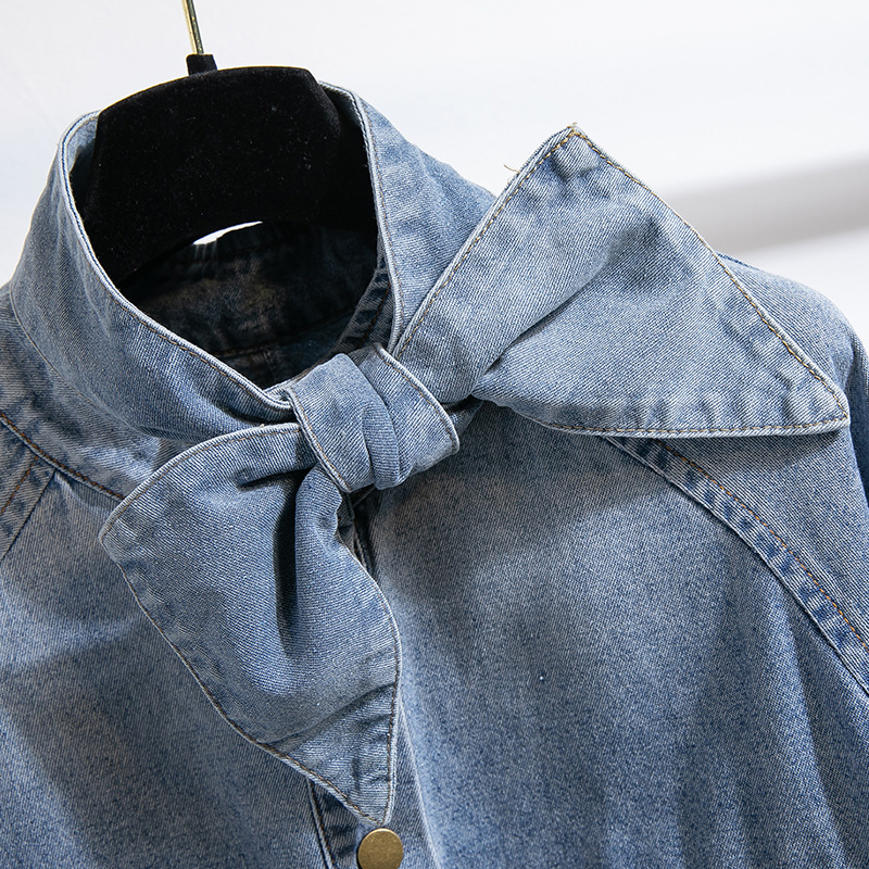 Sievietes džinsa krekli-jaka ar augstu apkakli, lampas garu piedurknēm, kabatas un zeltaini knofi, poliestera maisījums