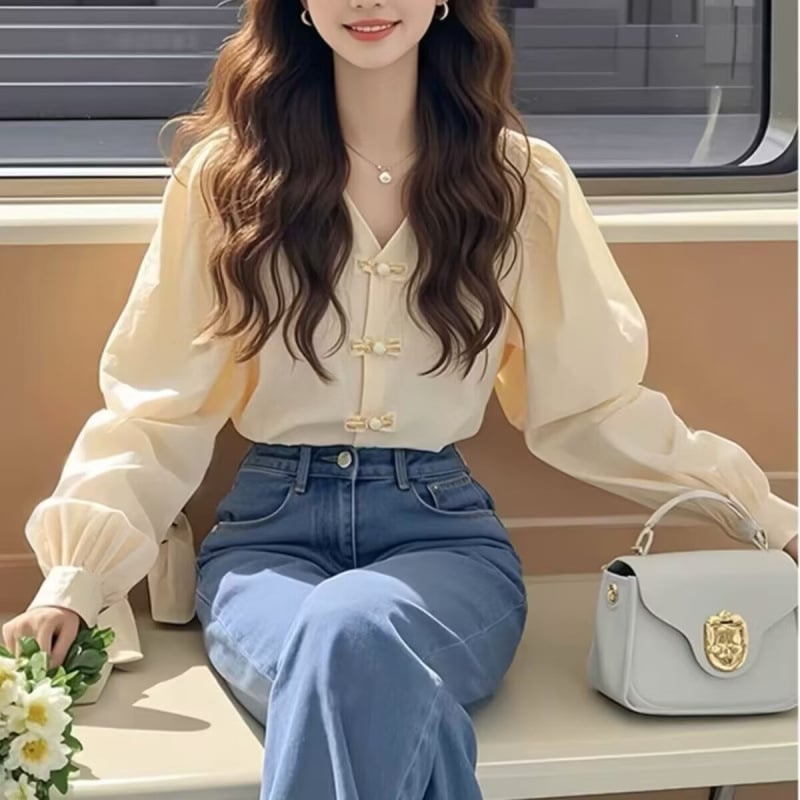 Moteriški spalvų blokų ilgarankoviai marškiniai, V kaklas, puloverio siluetas, lampioniniai rankovės, koliažo/splice dizainas, audinys akrilas su 30–50% elastano ir regeneruotos celiuliozės pluoštas, pavasaris 2025