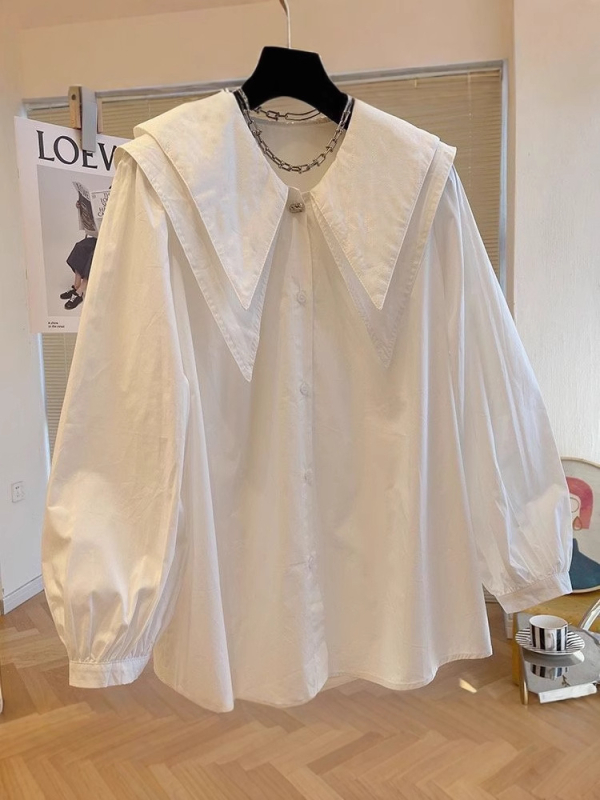 Риза – полиестер, основна материя 90–95% полиестер; дълги ръкави; яка поло; свободна кройка; предна планка с копчета; дължина 50–65 cm