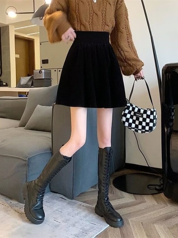 Baršunasta plisirana A-linijska mini suknja s visokim strukom, kratka duljina