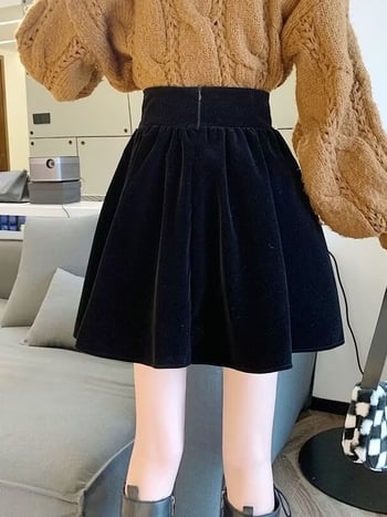 Baršunasta plisirana A-linijska mini suknja s visokim strukom, kratka duljina