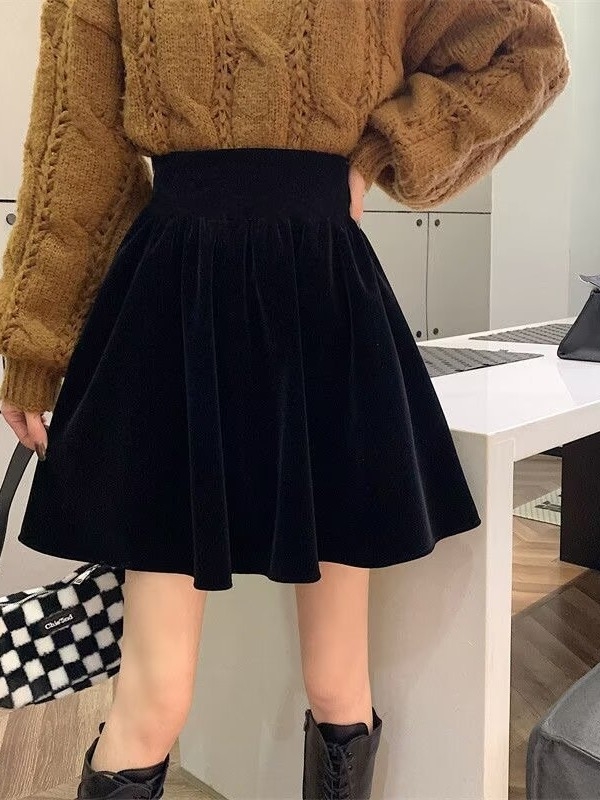 Baršunasta plisirana A-linijska mini suknja s visokim strukom, kratka duljina