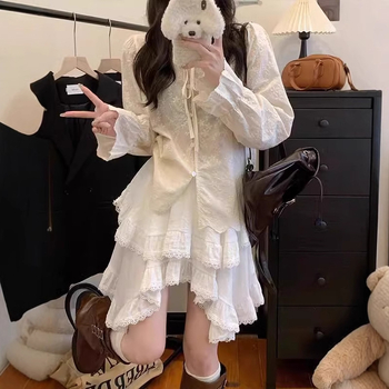 Nepravilna kratka suknja od poliestera, jednobojna, s volanima i asimetričnim dizajnom, udio poliestera 30–50%, proljeće 2025