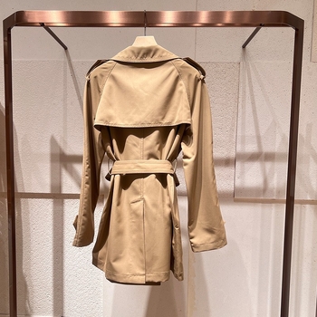 Trench coat s vezanjem, uski kroj, dvostruko kopčanje, tkanina od vunene smjese