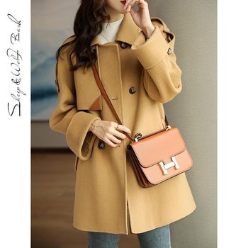 Ženski vuneni kaput s reverom i dugim rukavima – gradski stil za jesen 2023 (Materijal: vunena tkanina; Sastav materijala: 70–80% poliestera; Ovratnik: rever; Duljina rukava: duga; Spol: žena; Sezona: jesen 2023)