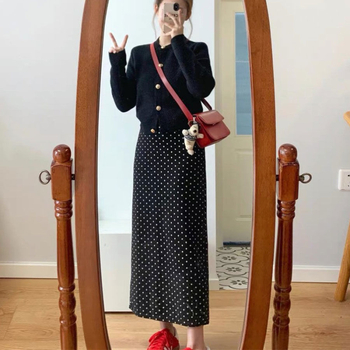Подплатена миди пола с висока талия, разкроена, точкова шарка
